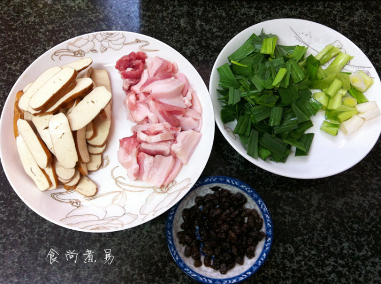 蒜香豆干五花肉步骤2