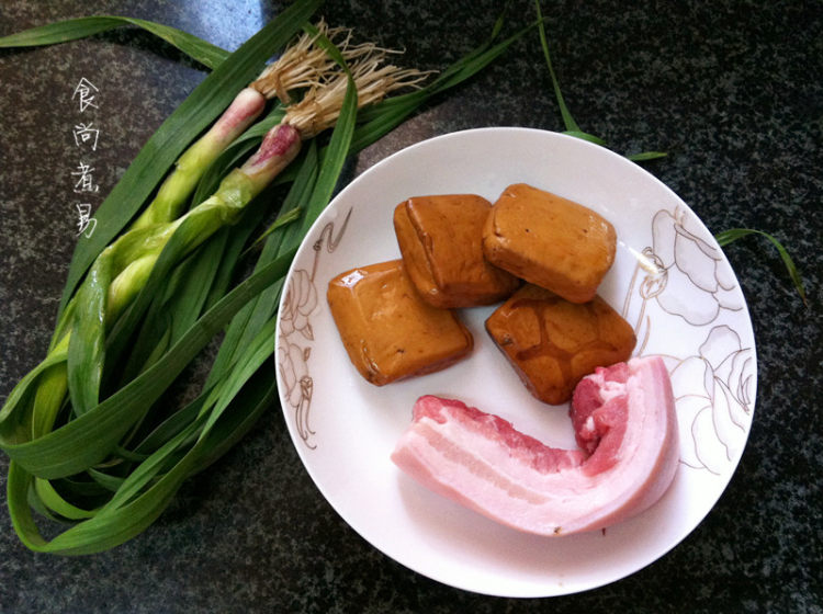 蒜香豆干五花肉步骤1