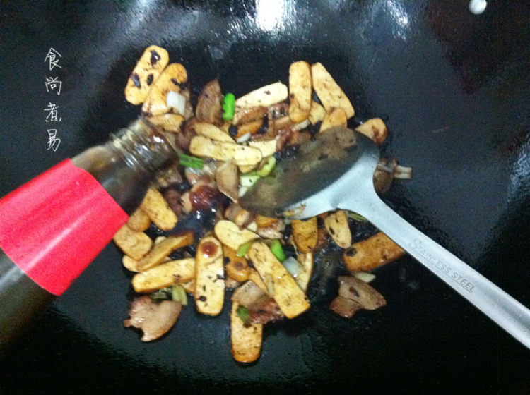 蒜香豆干五花肉步骤7