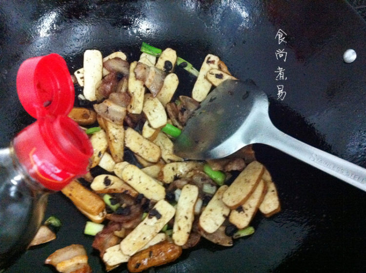 蒜香豆干五花肉步骤6