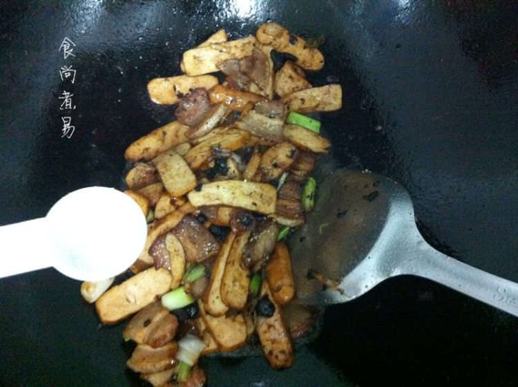 蒜香豆干五花肉步骤8