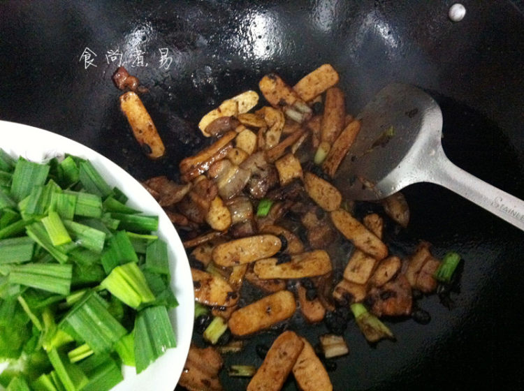 蒜香豆干五花肉步骤9