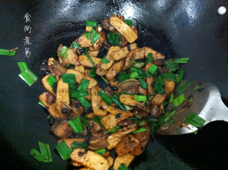 蒜香豆干五花肉步骤10