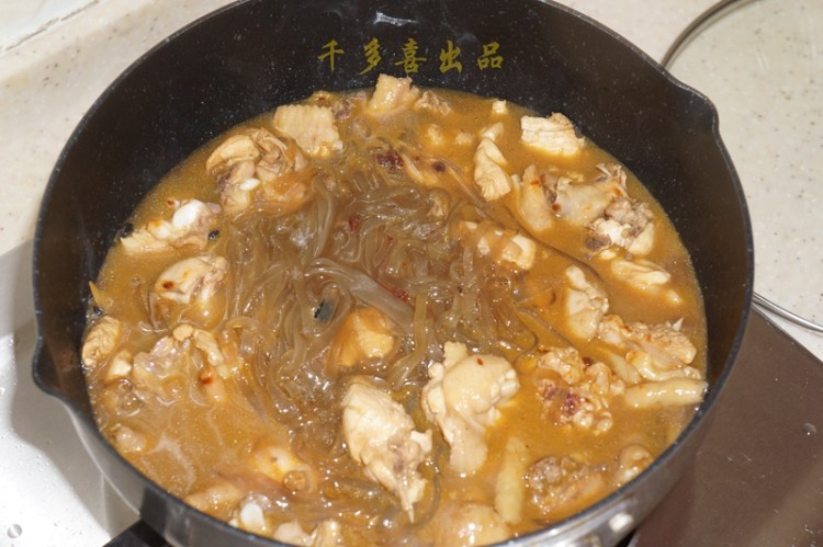 红薯粉丝焖鸡块步骤9