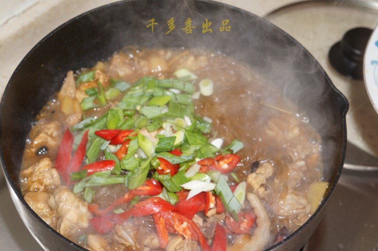 红薯粉丝焖鸡块步骤11