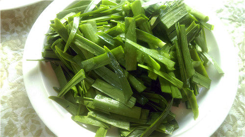 香辣韭菜炒虾米步骤3