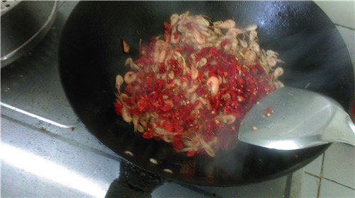 香辣韭菜炒虾米步骤7