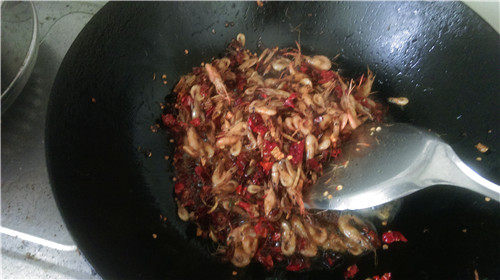 香辣韭菜炒虾米步骤8