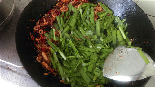 香辣韭菜炒虾米步骤9