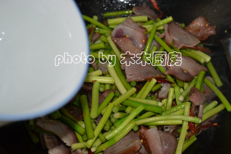 蒜台炒腊肉步骤6