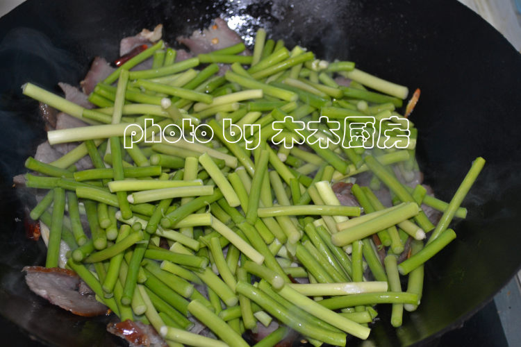蒜台炒腊肉步骤5