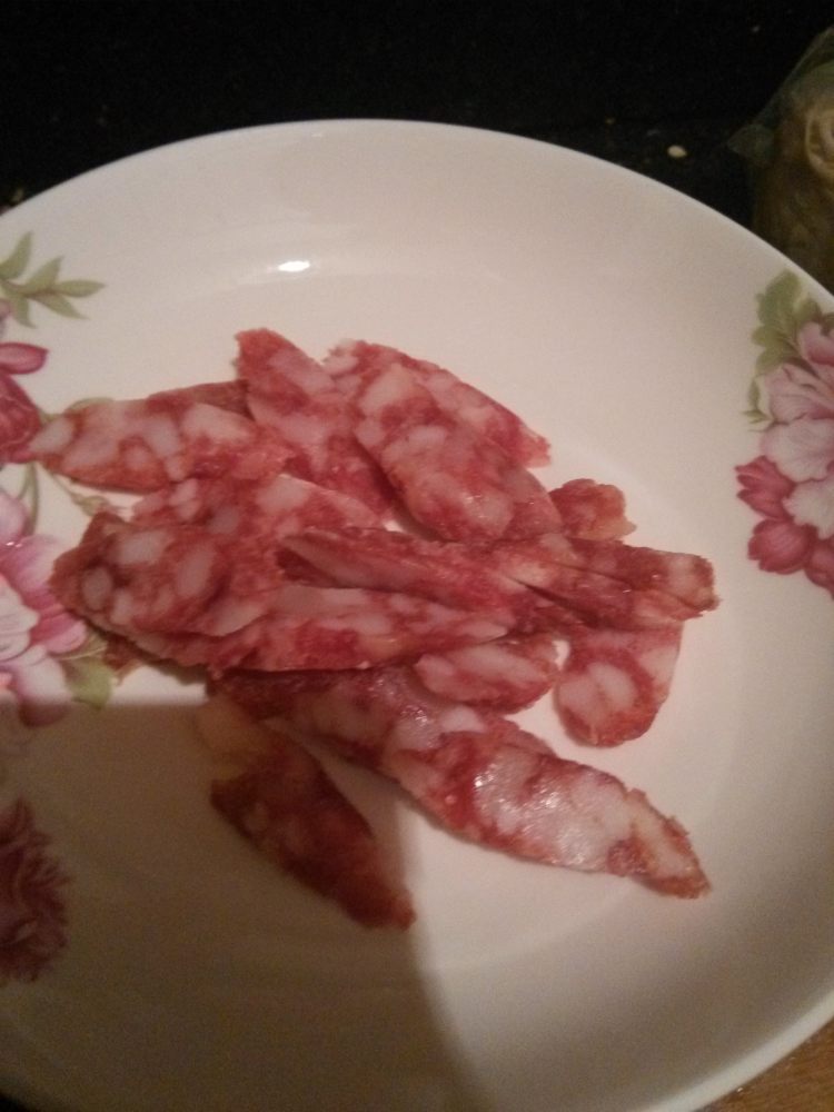 洋葱炒香肠步骤2