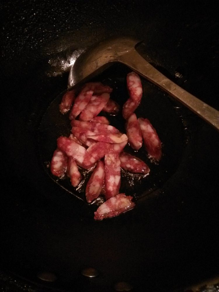 洋葱炒香肠步骤4