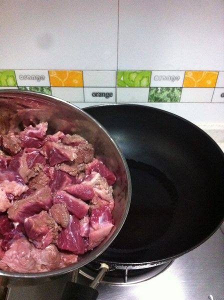湘式焖牛肉步骤3