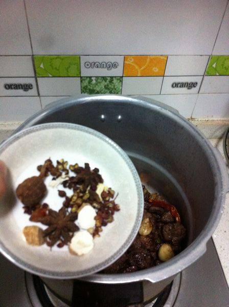 湘式焖牛肉步骤6