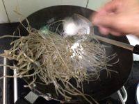 红薯粉丝煮鱼步骤4