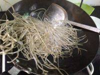 红薯粉丝煮鱼步骤3