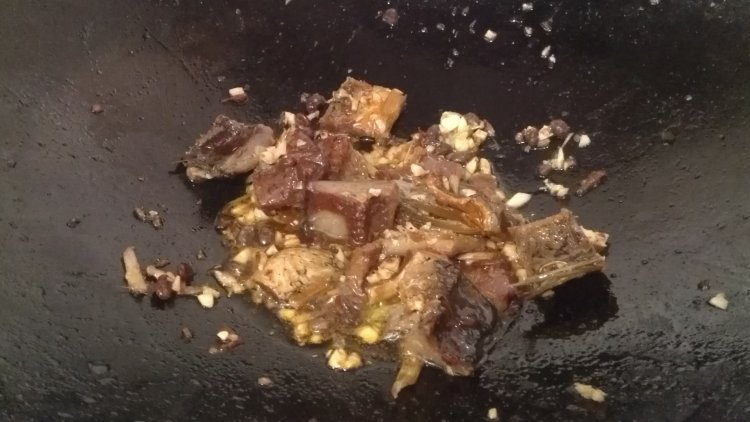 湖南豆豉蒸腊鱼步骤6