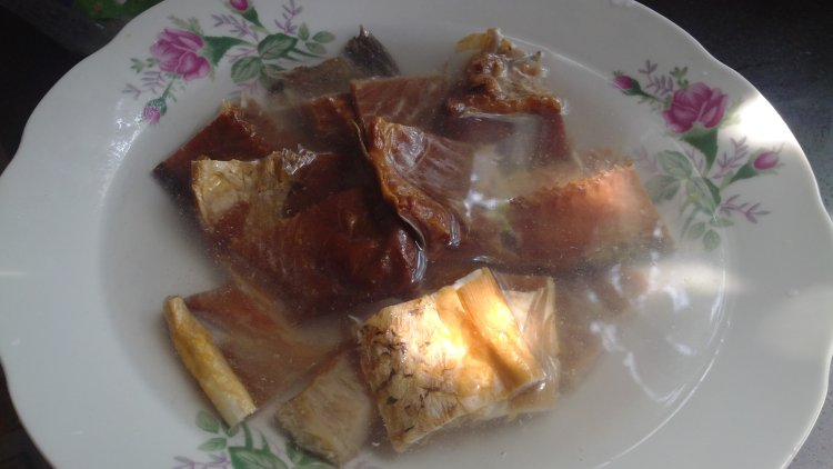 湖南豆豉蒸腊鱼步骤2