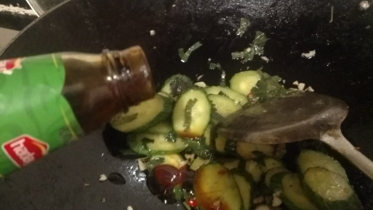 紫苏煎黄瓜步骤7
