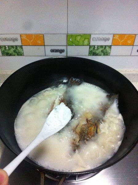 豆腐鲫鱼钵子步骤9