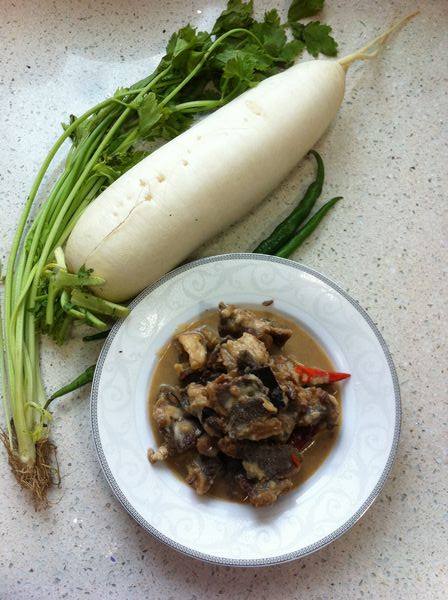 腊牛肉萝卜钵子菜步骤1