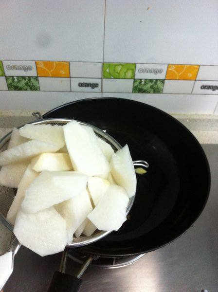 腊牛肉萝卜钵子菜步骤3