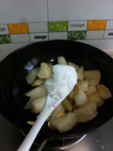 腊牛肉萝卜钵子菜步骤4