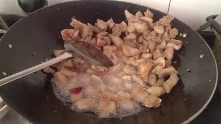 辣椒豆豉炒猪油渣步骤1