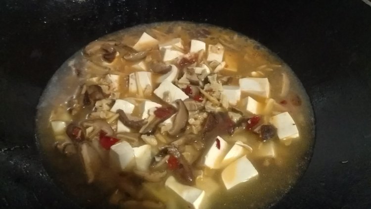 笋尖香菇豆腐汤步骤4
