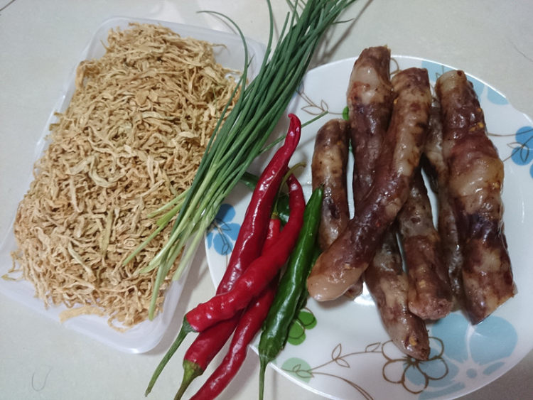 干萝卜丝炒腊肠步骤1