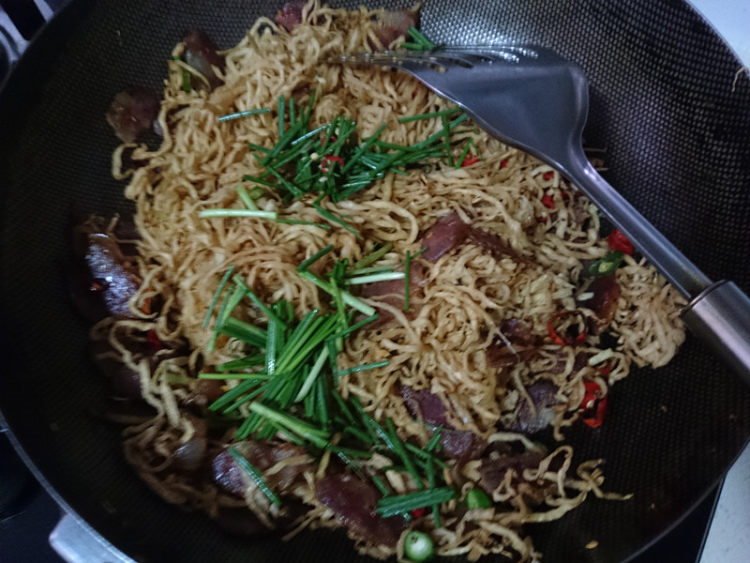 干萝卜丝炒腊肠步骤11