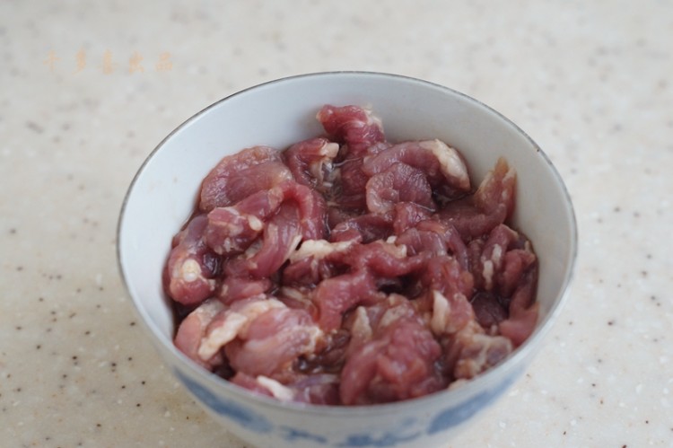 烟熏豆干炒肉步骤3