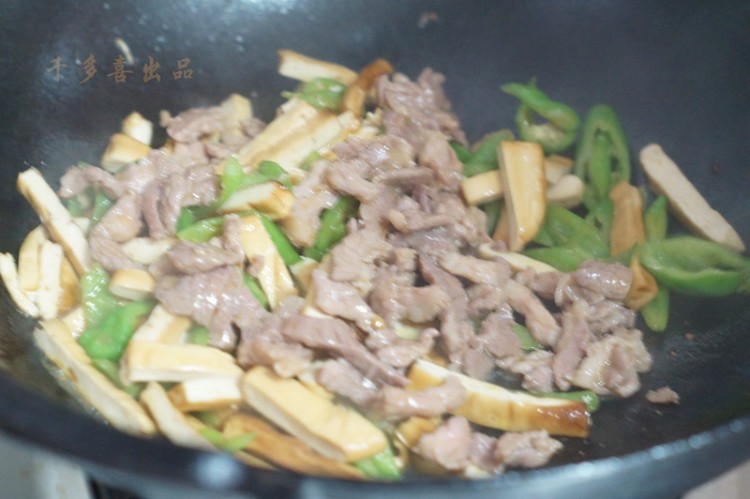 烟熏豆干炒肉步骤8