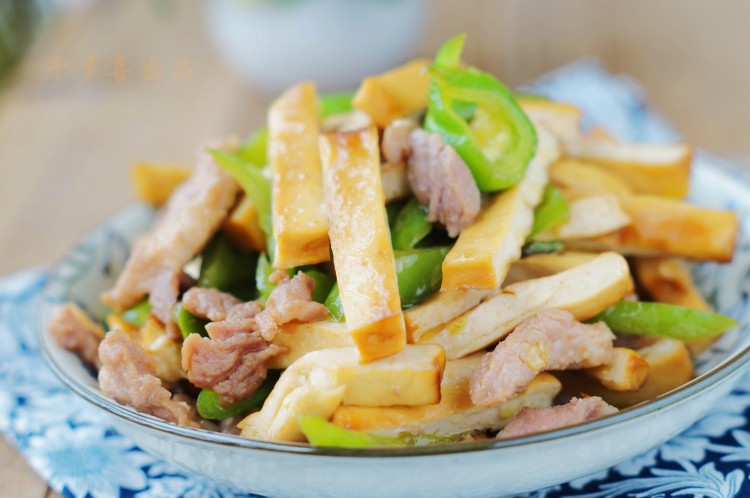 烟熏豆干炒肉步骤9