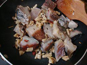 豆豉蒸腊鱼步骤5