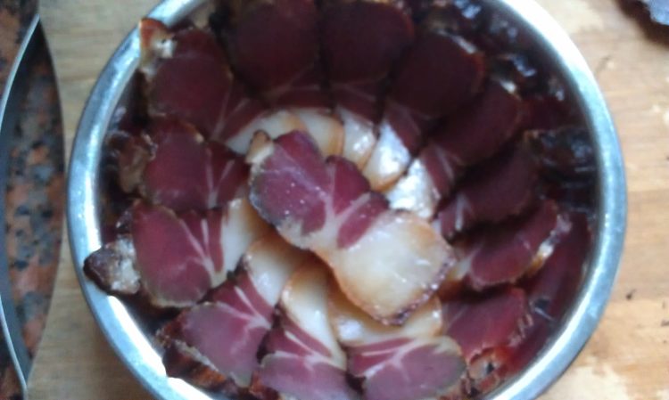 盐菜蒸腊肉步骤3