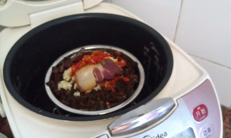 盐菜蒸腊肉步骤9