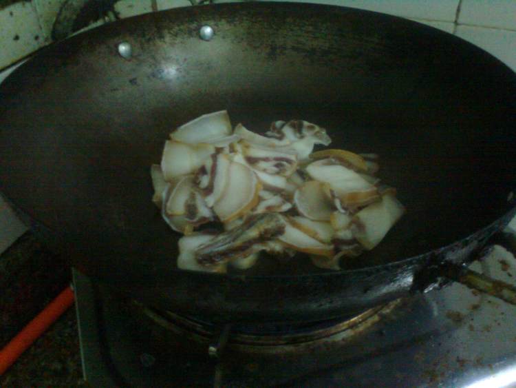腊肉炒豆角步骤3