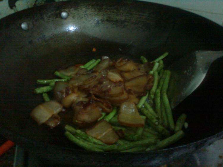 腊肉炒豆角步骤8