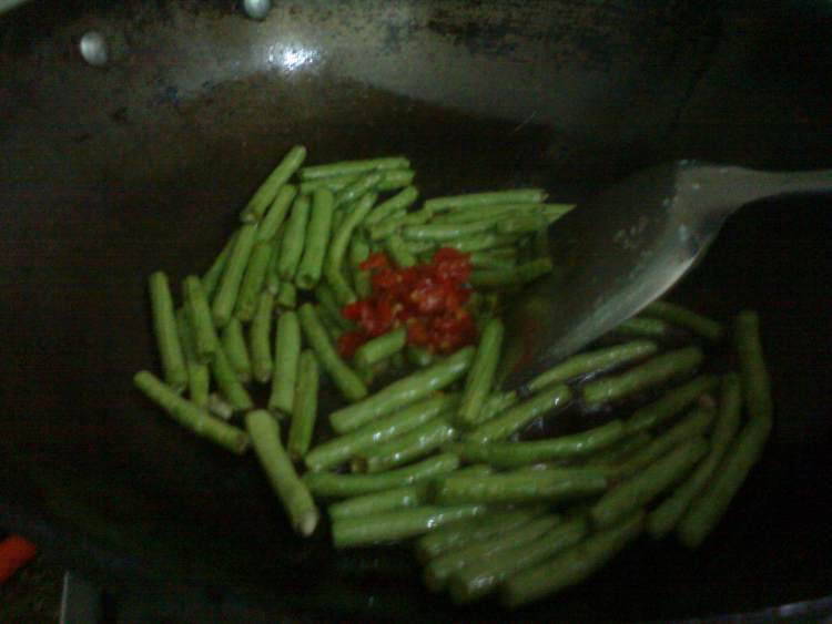 腊肉炒豆角步骤7