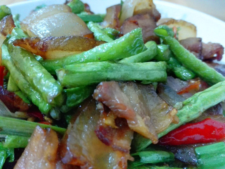 腊肉炒豆角步骤10
