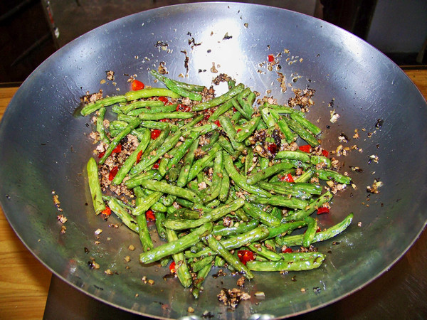 橄榄菜干煸四季豆步骤7