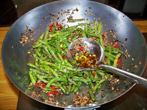 橄榄菜干煸四季豆步骤8