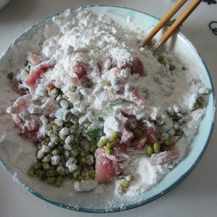 蒸绿豆米粉肉步骤4