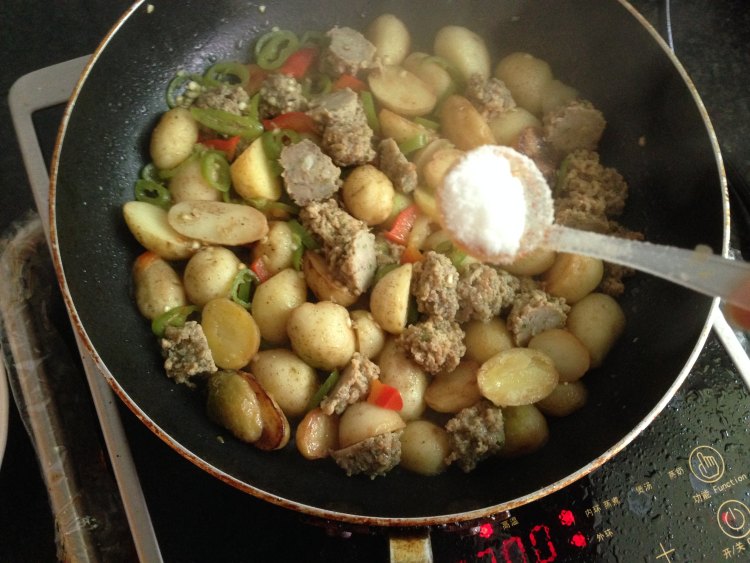 肉丸香焖土豆步骤9