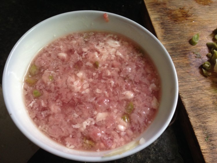 酸豆角萝卜丁炒肉末步骤2