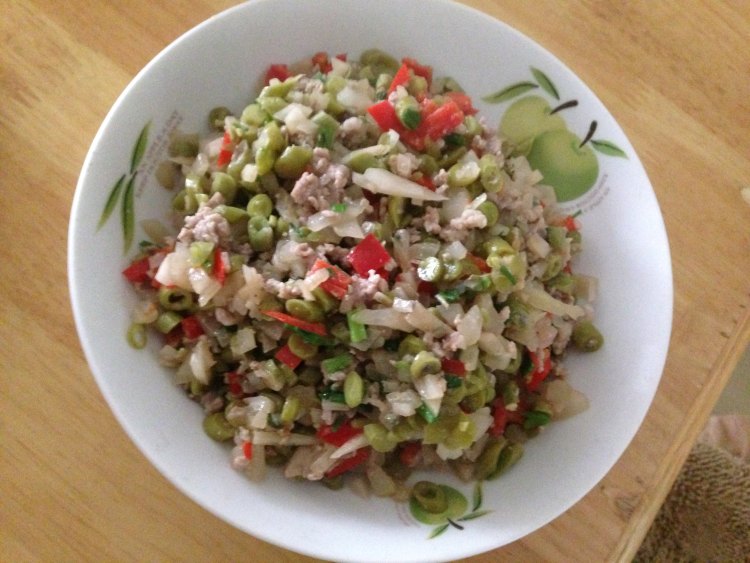 酸豆角萝卜丁炒肉末步骤11