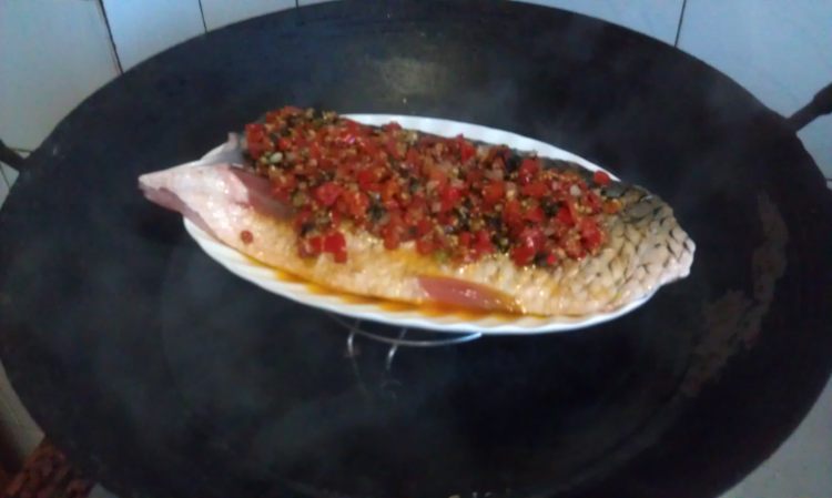 紫苏剁椒蒸鱼肉步骤12