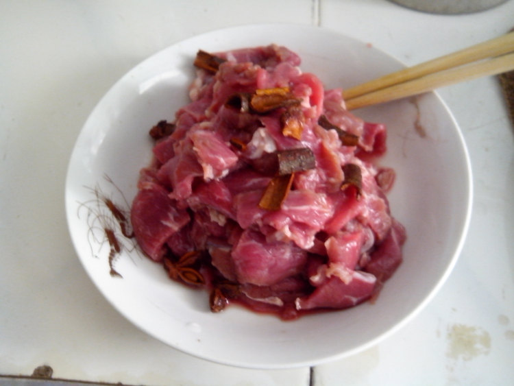 爆炒五香牛肉步骤1